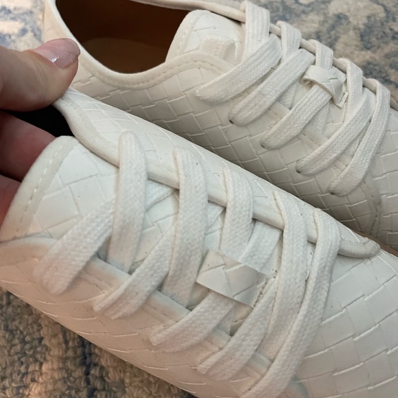 White Sneakers size 7 - Picture 2 of 8